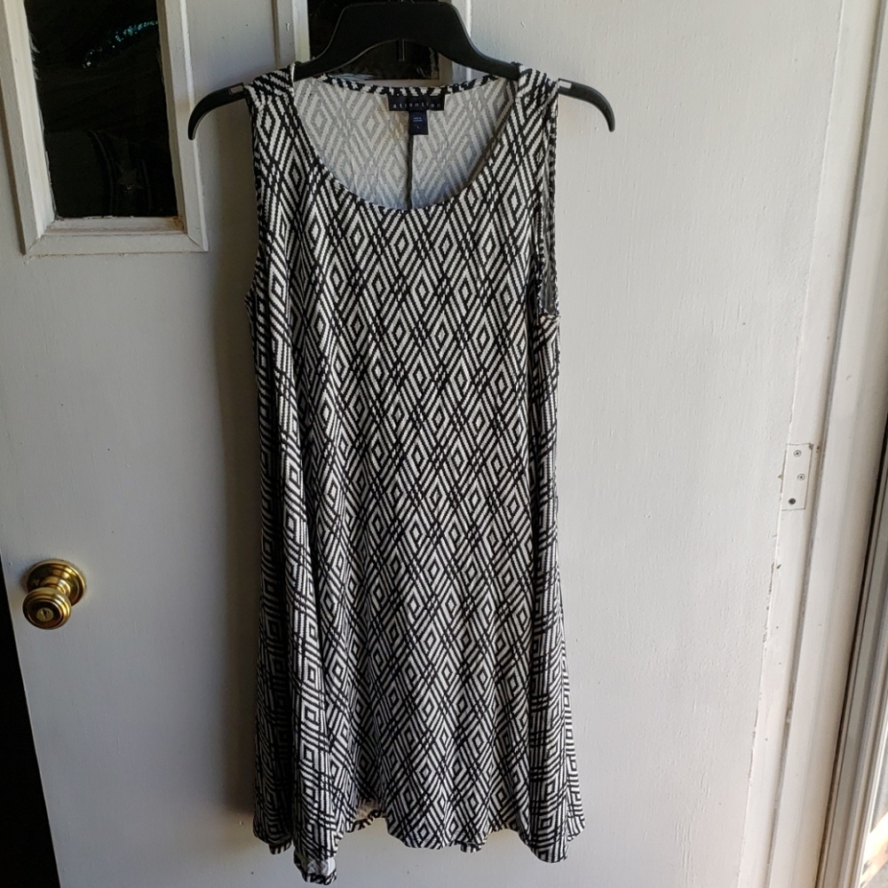 Attention sz L black and white sleeveless dress